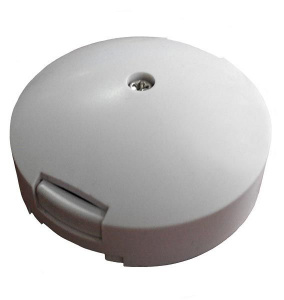 УК-2П универсальная коммутационная коробка на 4 пары винтовых колодок (низкая, крышка под винт)